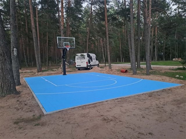 Krepšinio aikštelė pušyne, Švenčionys – 2