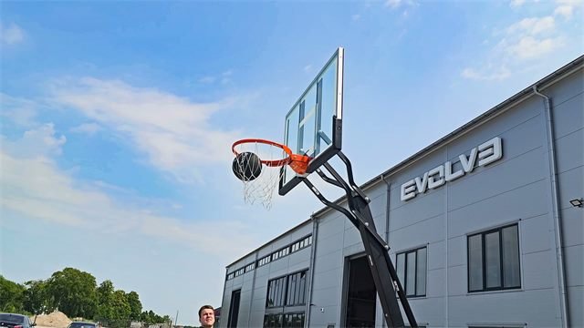 Mobilus krepšinio stovas prie Evolve biuro – 5