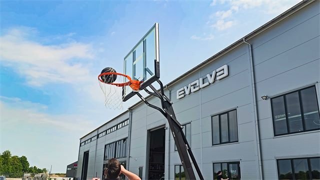 Mobilus krepšinio stovas prie Evolve biuro – 9